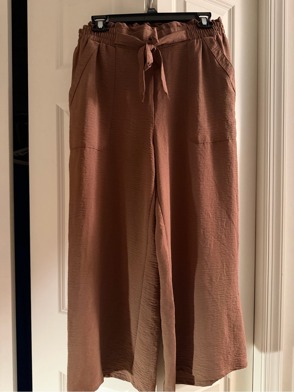 EUC Chloe + Jasmine wide leg pull on crop pants. Size L. Brown color.
